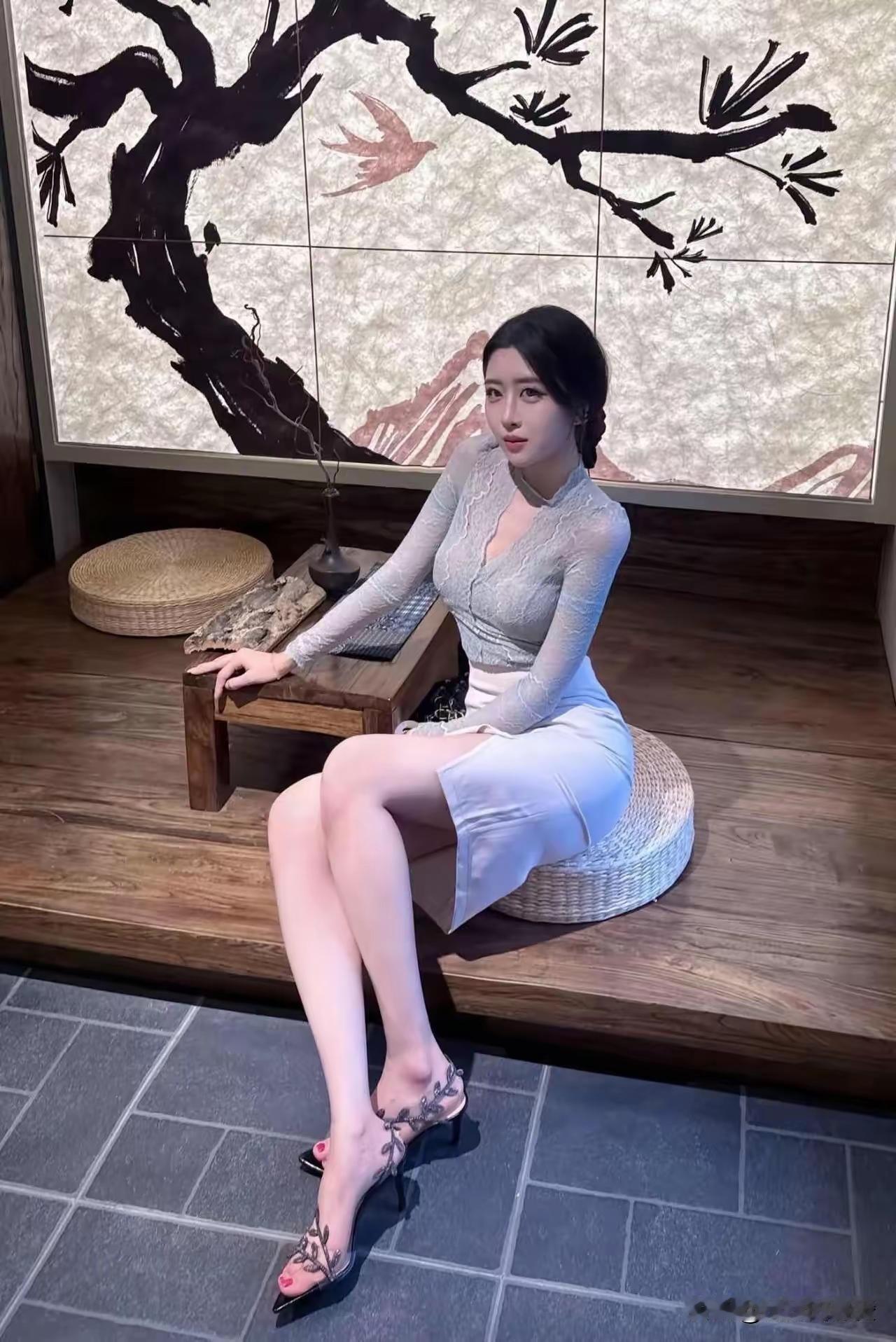 花枝拂面，风韵入怀