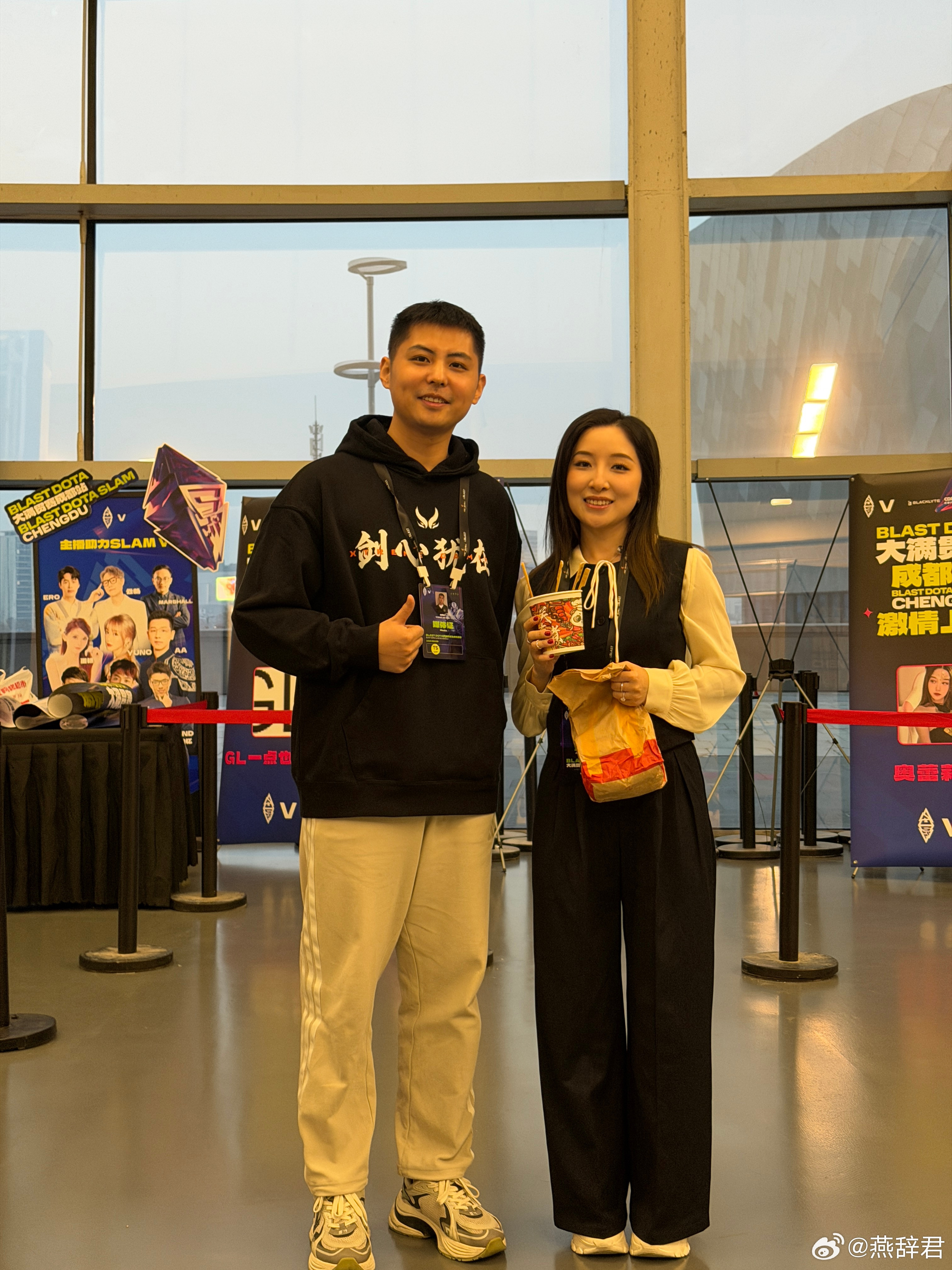 和小鸽子好久不见！不仅人越来越漂亮了！主持的也越来越好了！明年TI见dota2