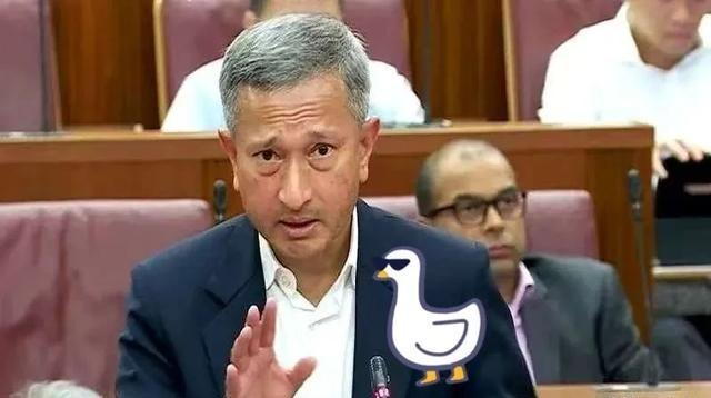 新加坡急了。在东盟的会上，外长几乎是拍着桌子，让中国“尊重”马六甲的地位。翻译一