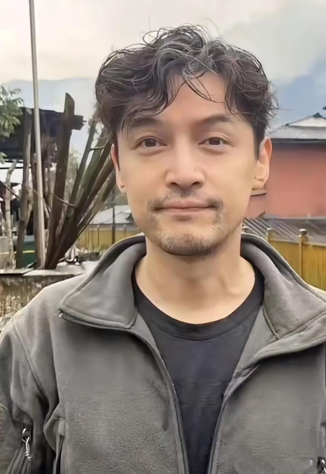 真的被胡歌去墨脱寻母的故事戳中了,哪有人功成名就、儿女双全了还解不开对母亲的心结