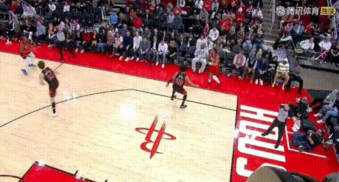 28+10+4！杜兰特3节发威、关键时刻2连扣体士气。没想到吧，阿杜还能远距离