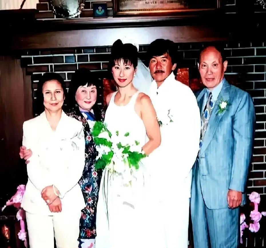 刷到72岁的林子祥和62岁的叶倩文，我愣住了，心口像被什么东西撞了一下。他一张