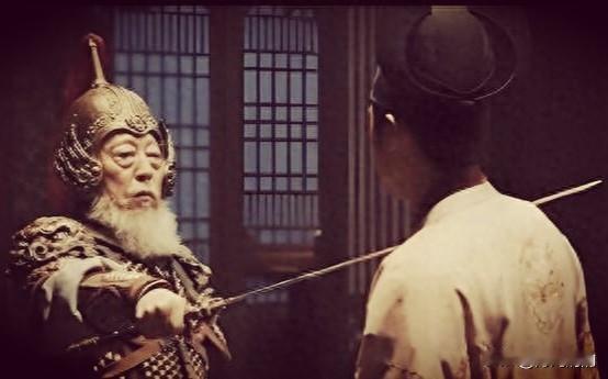 公元947年，除夕夜。一个97岁的老将穿上铠甲，拔刀带一百名亲兵穿过宫门，踏进了