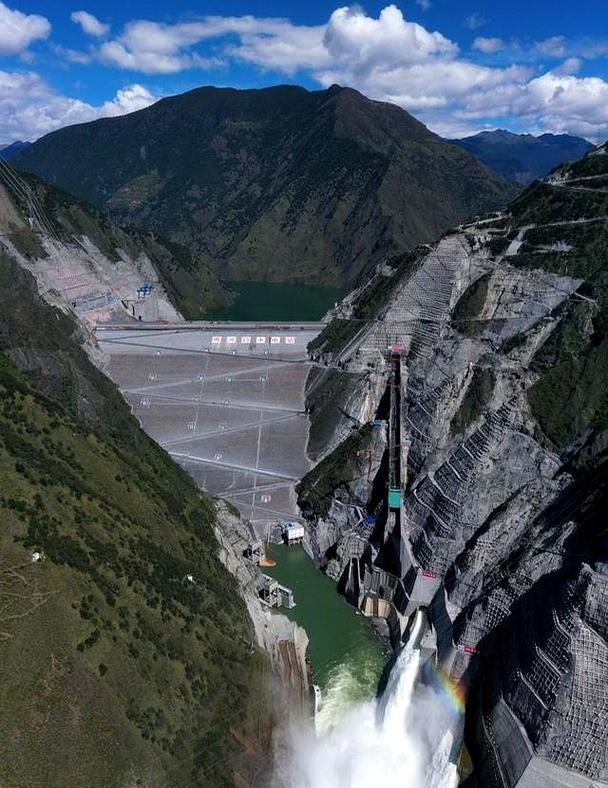 中国雅鲁藏布江建水电站哎呀妈呀，正当印度和巴基斯坦为点水