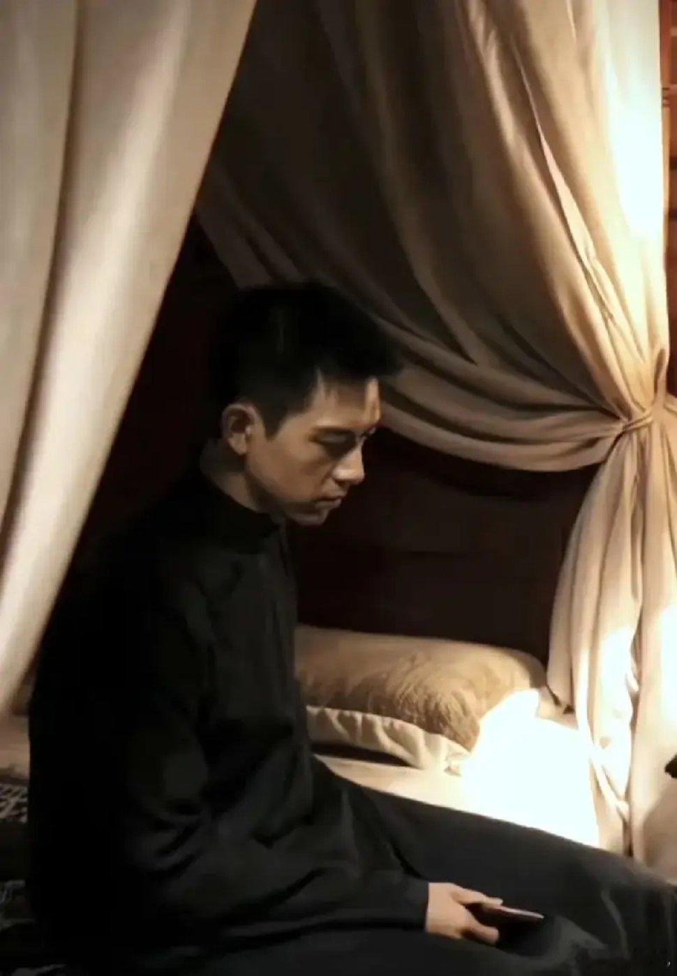 李现送奶茶李现请剧组全员喝奶茶，难怪剧组的人都这么喜欢他，戏里戏外都是暖人的帅