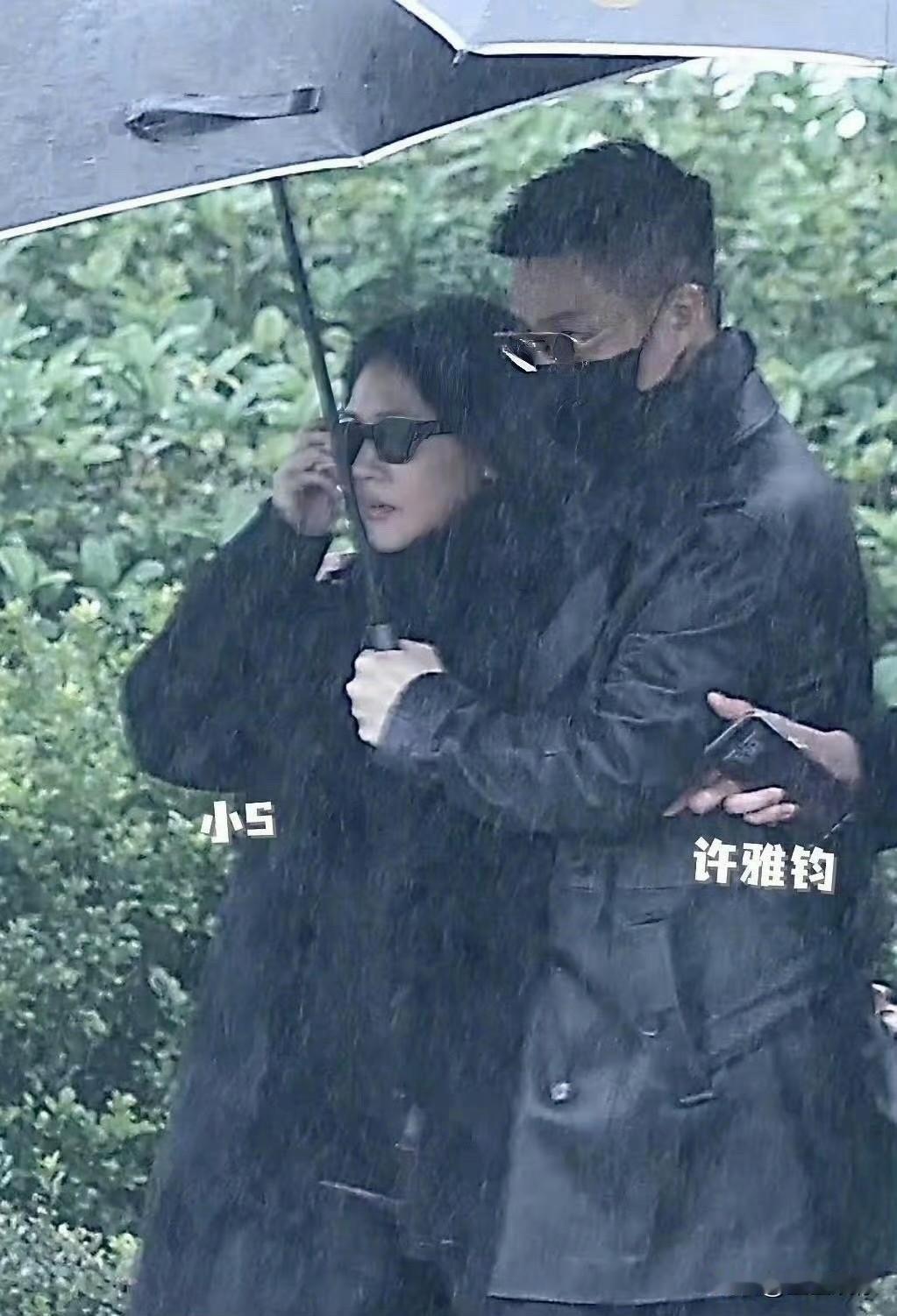 在所有大是大非面前，许雅钧永远陪在小S的身边，展现出来的都是好的一面，而且这么多