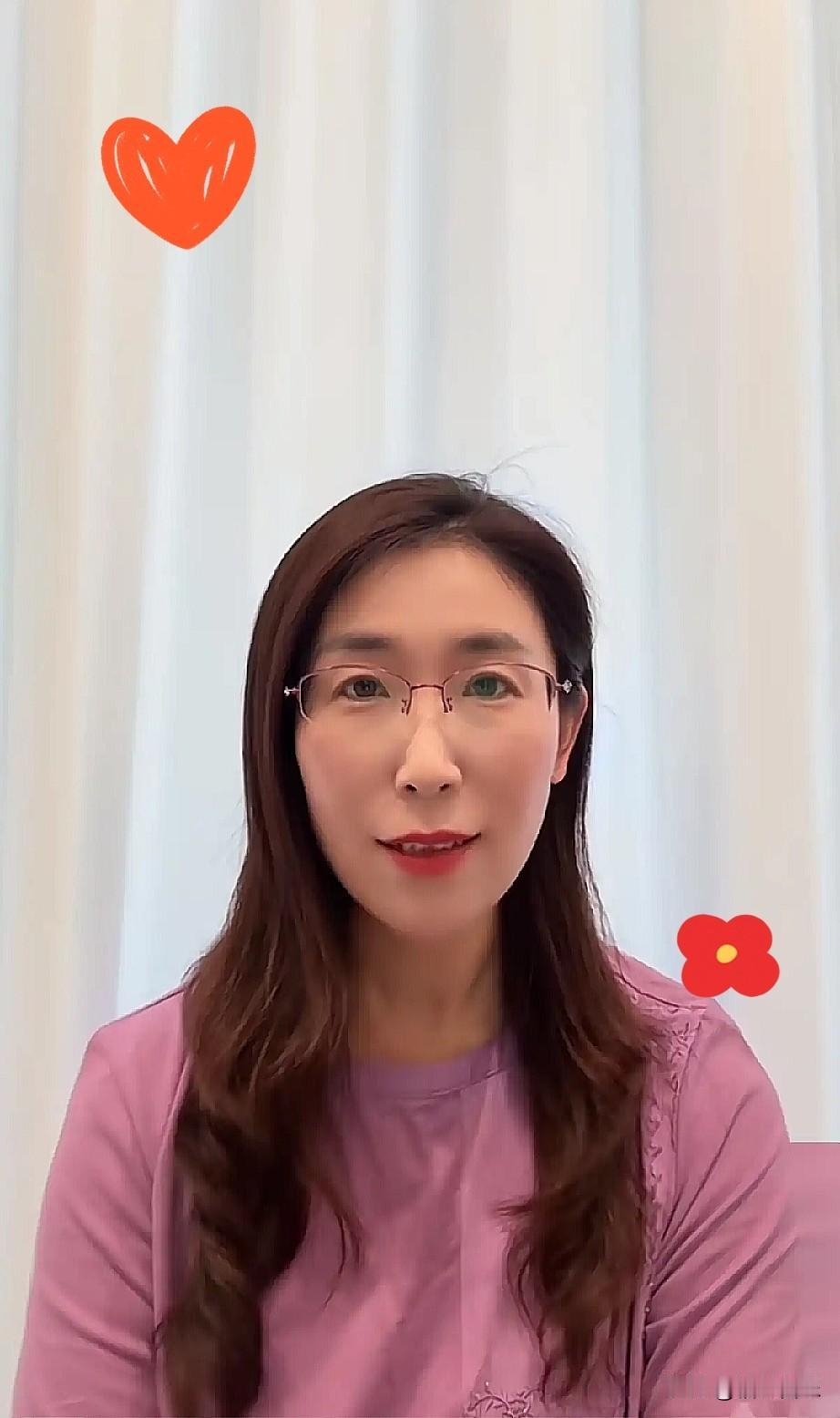 朱女士又带来两个新消息，她这次带来的消息分量很重。听起挺耐人寻味的一边: