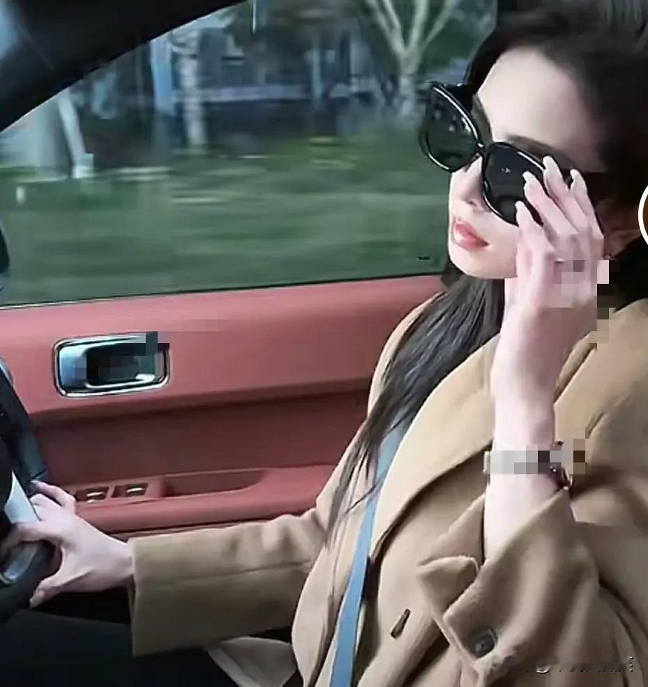 如果说过去两年，国产豪华SUV的关键词是“卷配置”“卷空间”，那岚图泰山的推