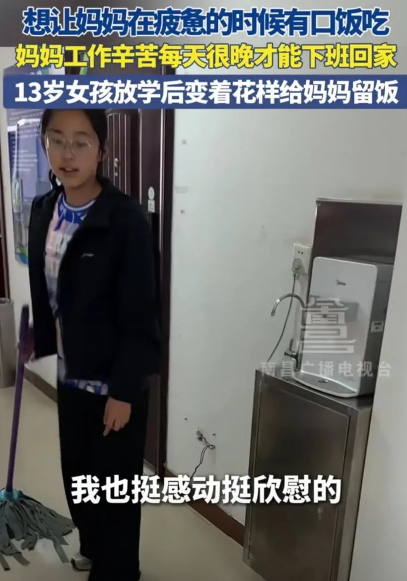 夫妻离婚，妈妈带着六岁的女儿生活，白天妈妈在单位做保洁，晚上去烧烤店推销白酒，周
