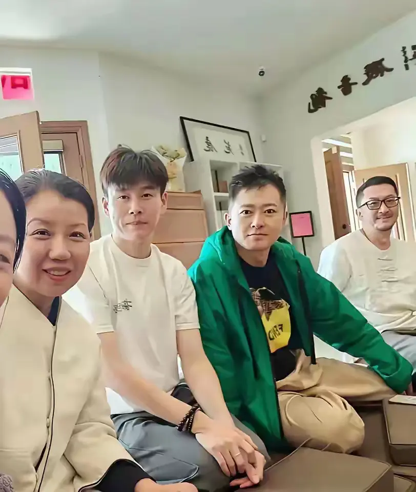 这竟然是任泉，真认不出来了