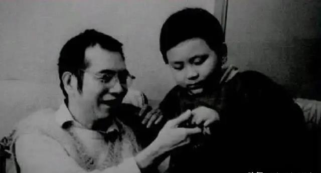 著名数学家陈景润，47岁娶29岁女军医，唯一的儿子现在发展怎样？如今在北京的