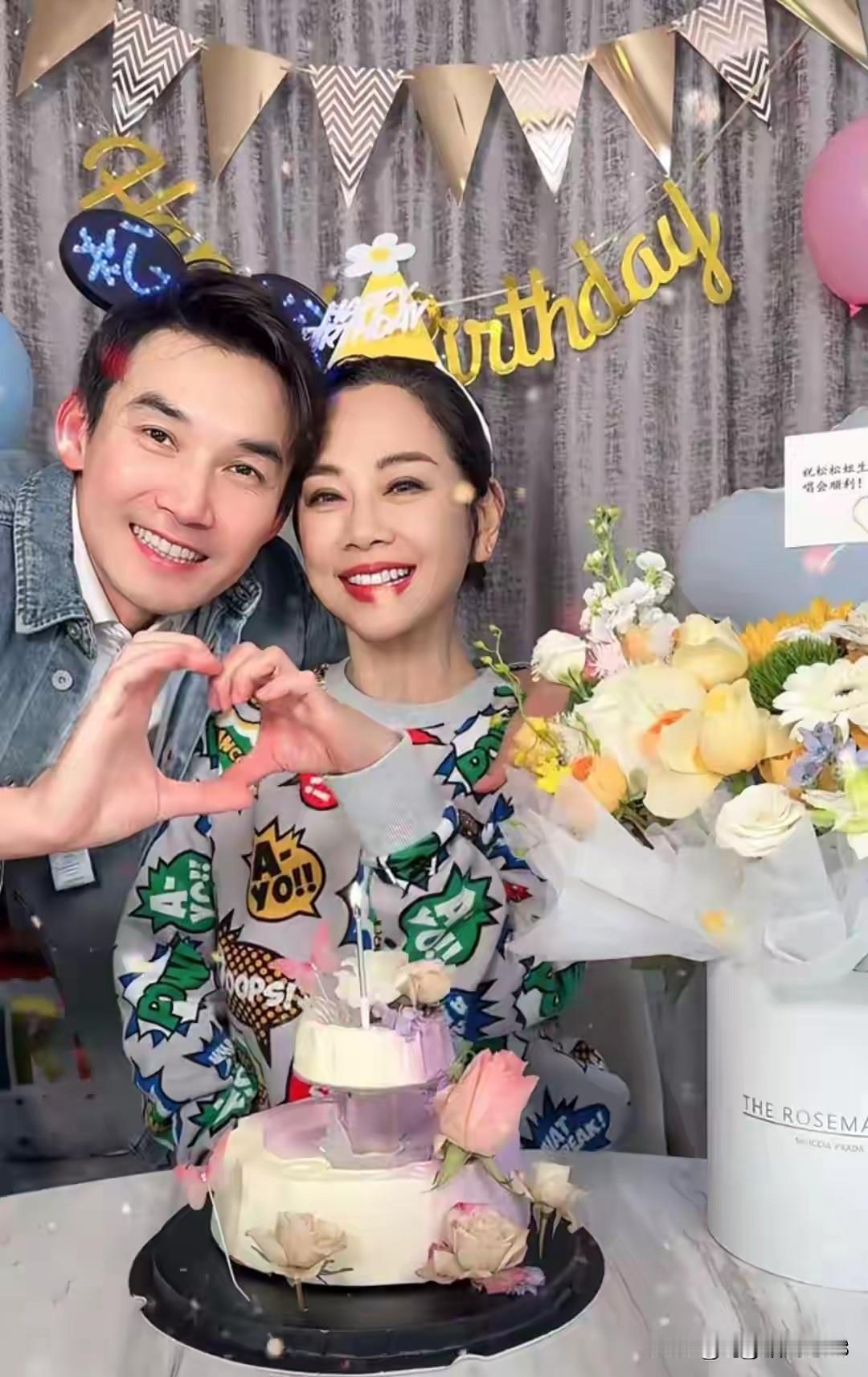 陈松伶和张铎这对夫妻，结婚16年依旧恩爱如初，真是让人羡慕。2月26日，开演唱会