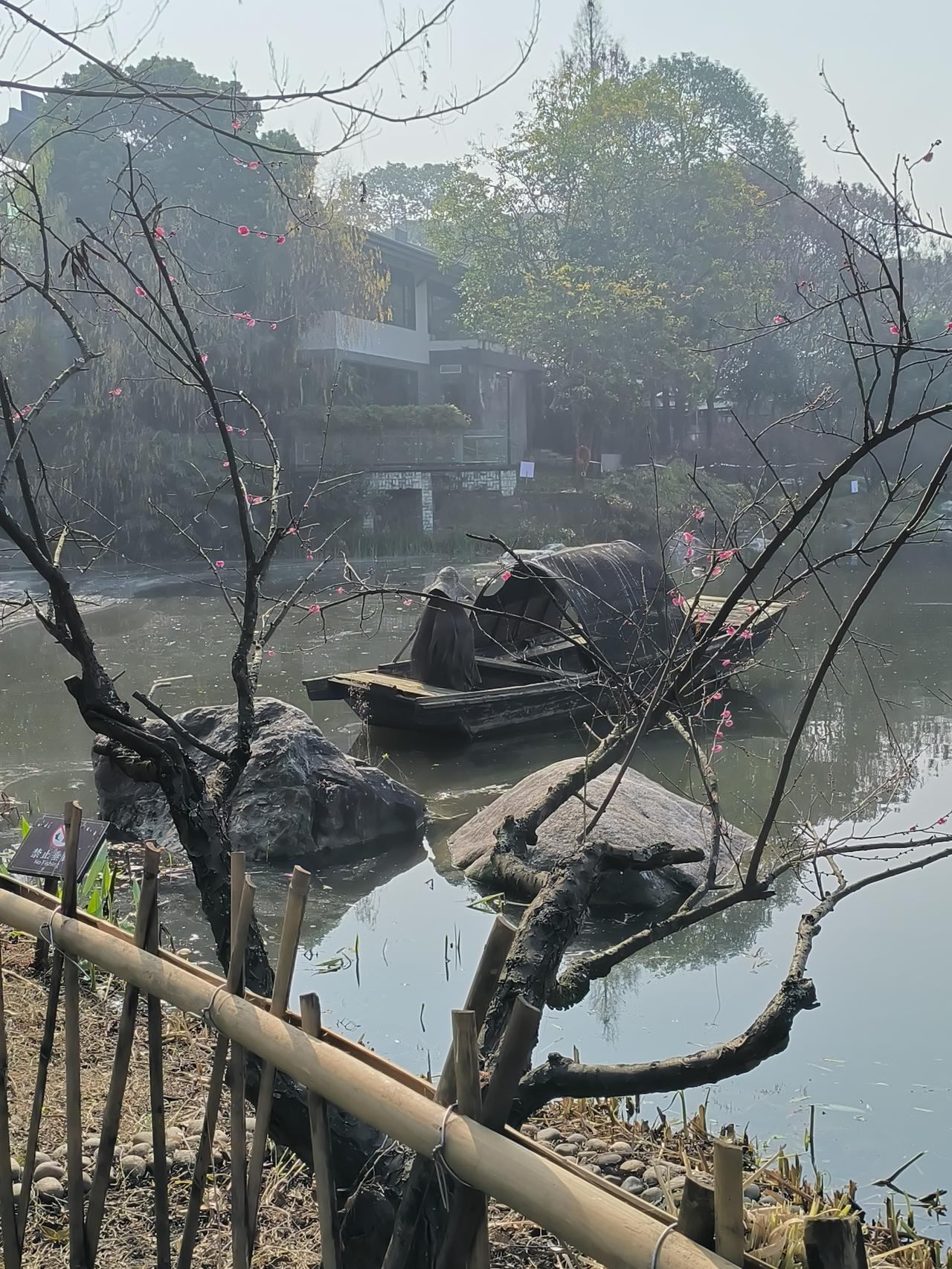 偷偷告诉你们我闺蜜是二婚她跟前任才离婚一个月就认识了现任巧的是他们还住在同