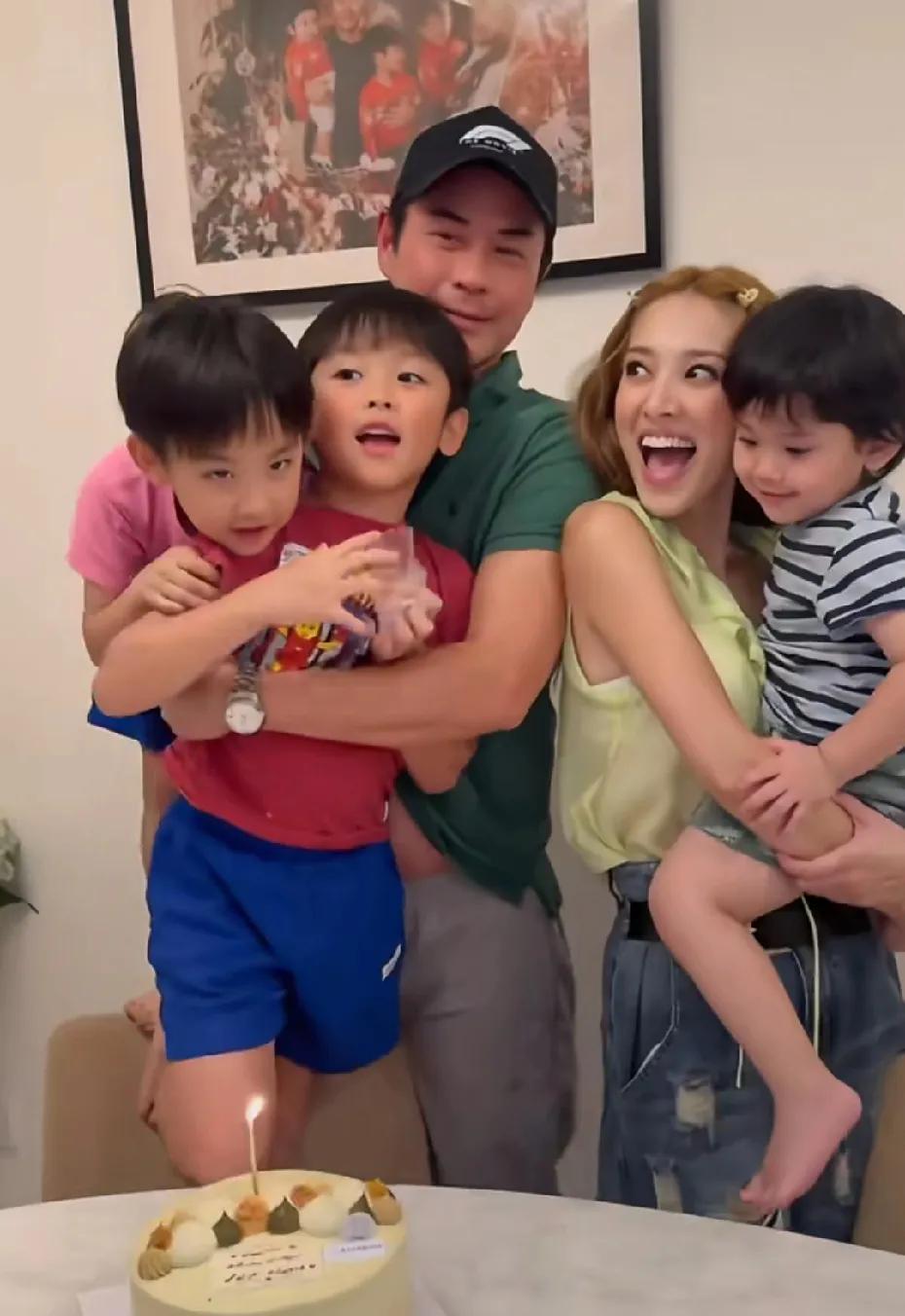 陈凯琳好会生啊，三个小孩颜值都好高，孩子像爸像妈都好看，左右都是人生赢家，爸爸也