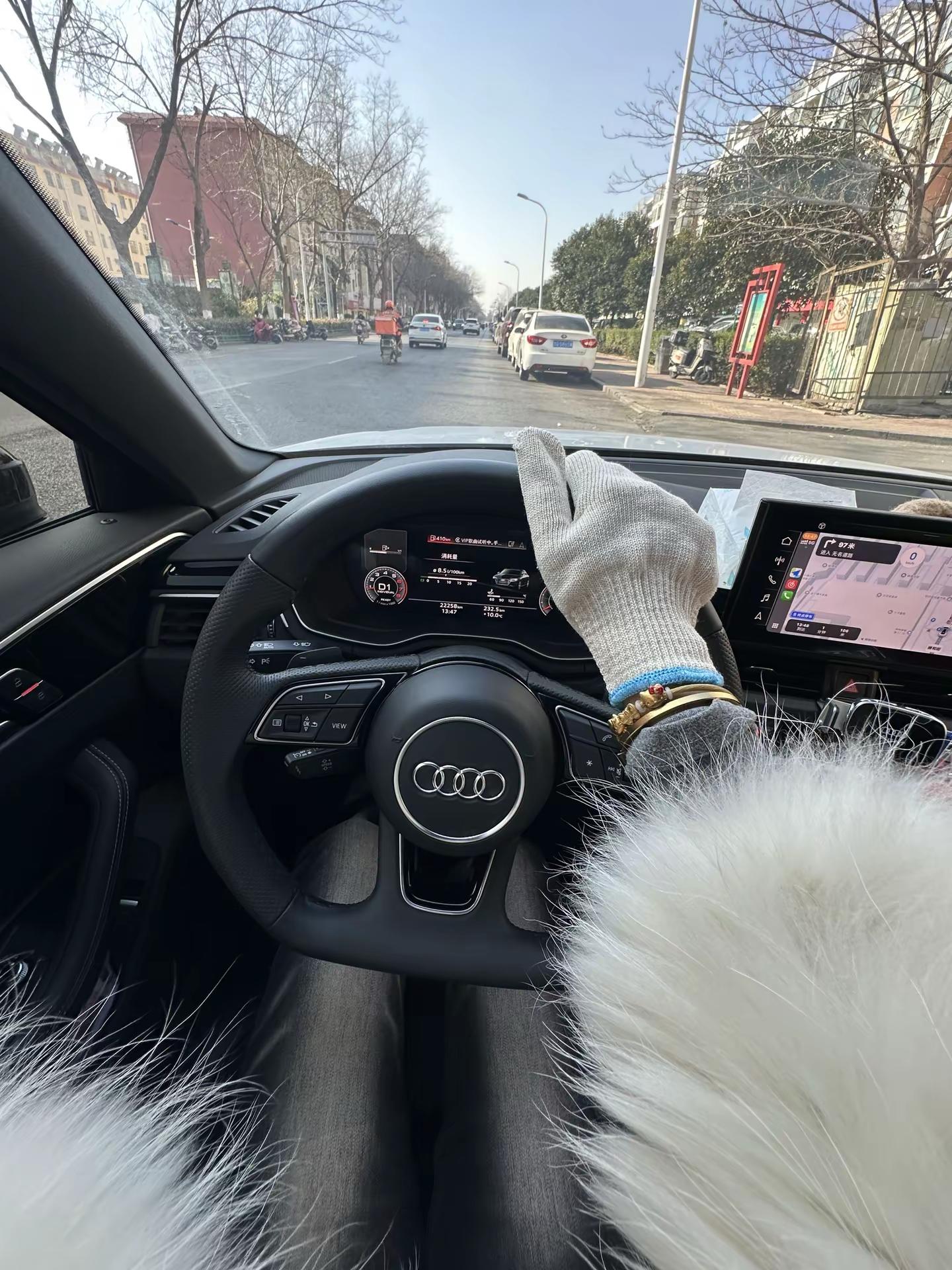 算了和你们这些有方向盘加热的说不清楚