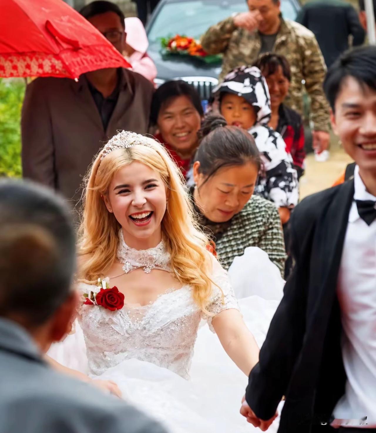 这个来自摩洛哥的新娘和河南小伙的婚礼，可把全国男同胞都看酸了。“现在这结婚啊