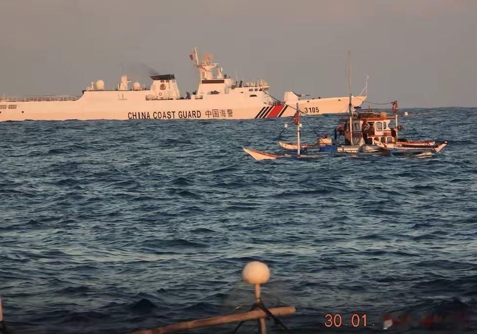黄岩岛又爆发激烈对峙，菲律宾出动大批舰机，中方舰炮十字线锁定差点开炮！从1月26