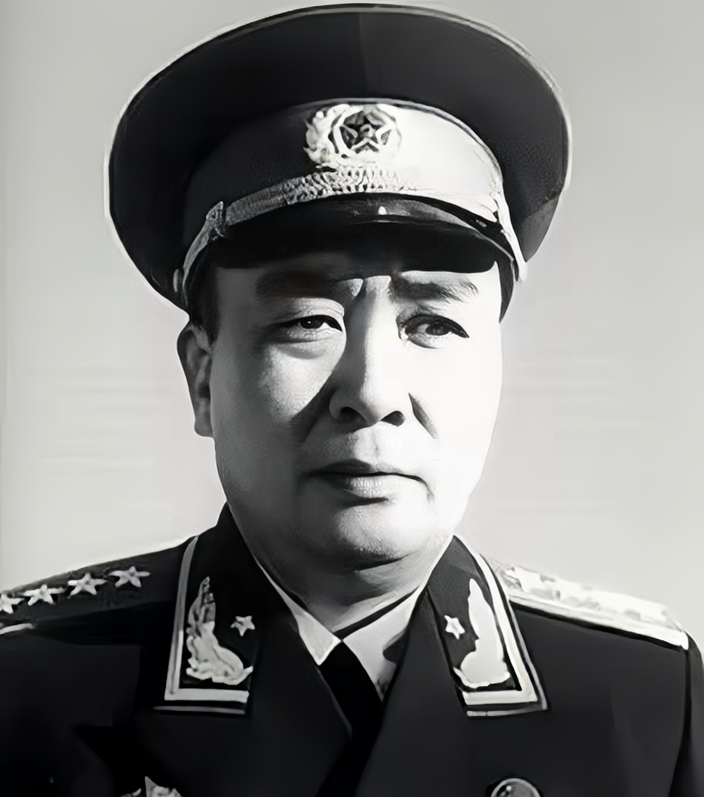 秋收起义走出五位战功赫赫的开国上将，竟然压不住一个没有拿过枪的政工将领谭政。谭政
