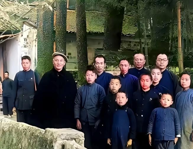 1949年1月21日，李宗仁成为国民党代总统，蒋介石自己则扭头就回到了溪口老家，