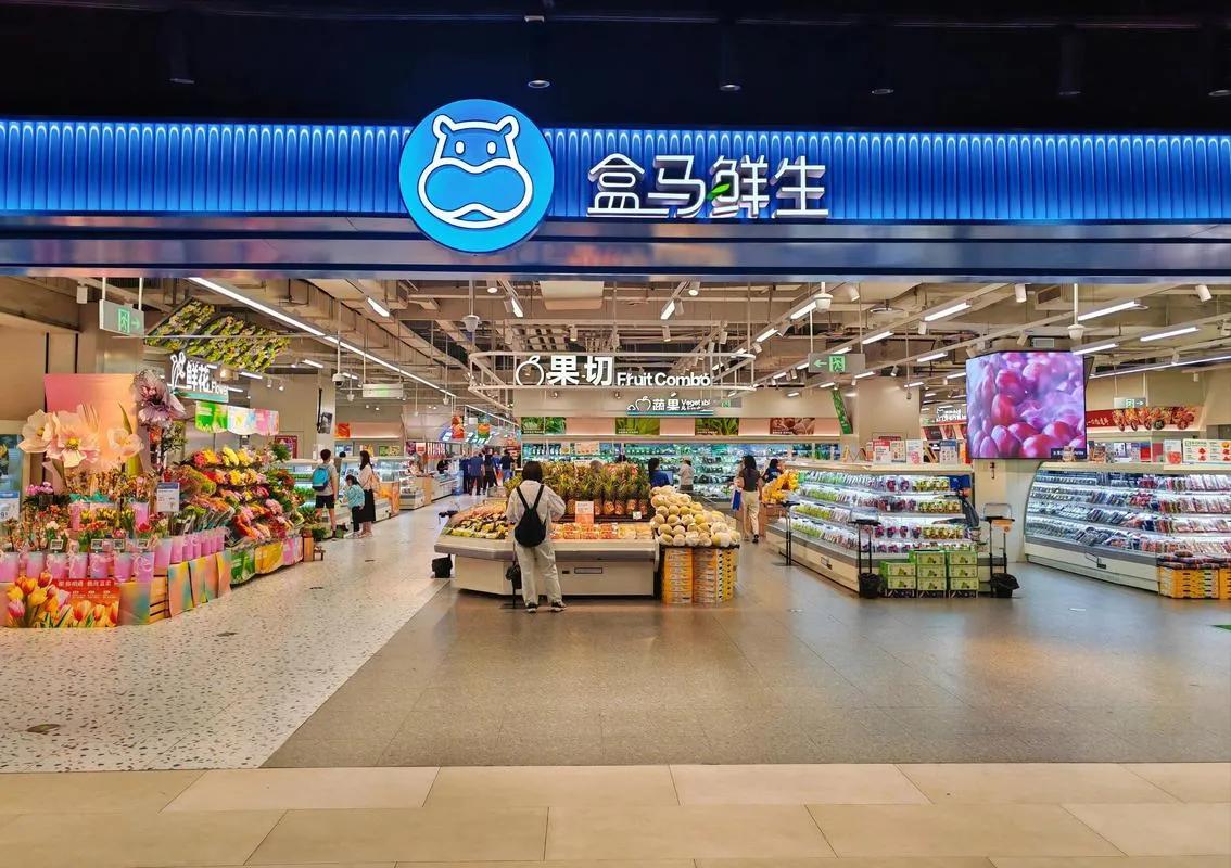 最近有消费者吐槽，在盒马鲜生网购的虾煮熟后渗出蓝色液体，这事在社交平台上引发不少