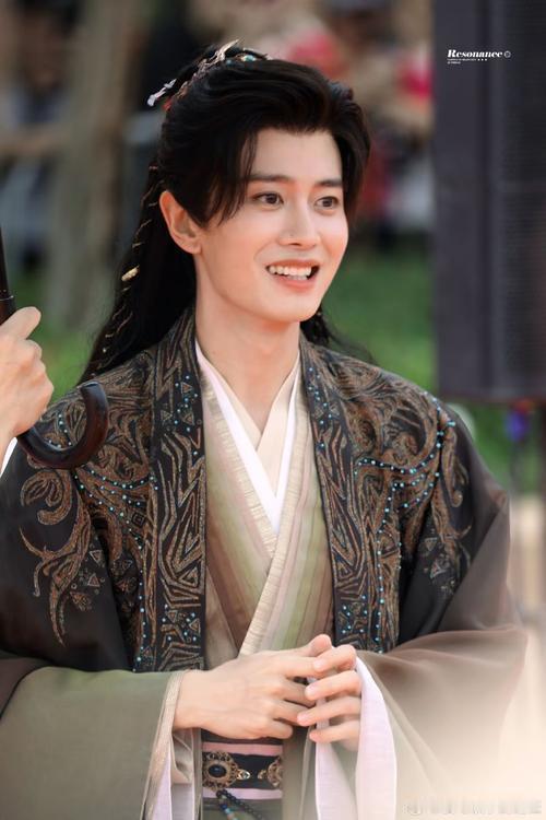 《佳偶天成》内核是佳偶并非天成，而是双向奔赴、共同成长。它以先婚后爱为壳，讲契约