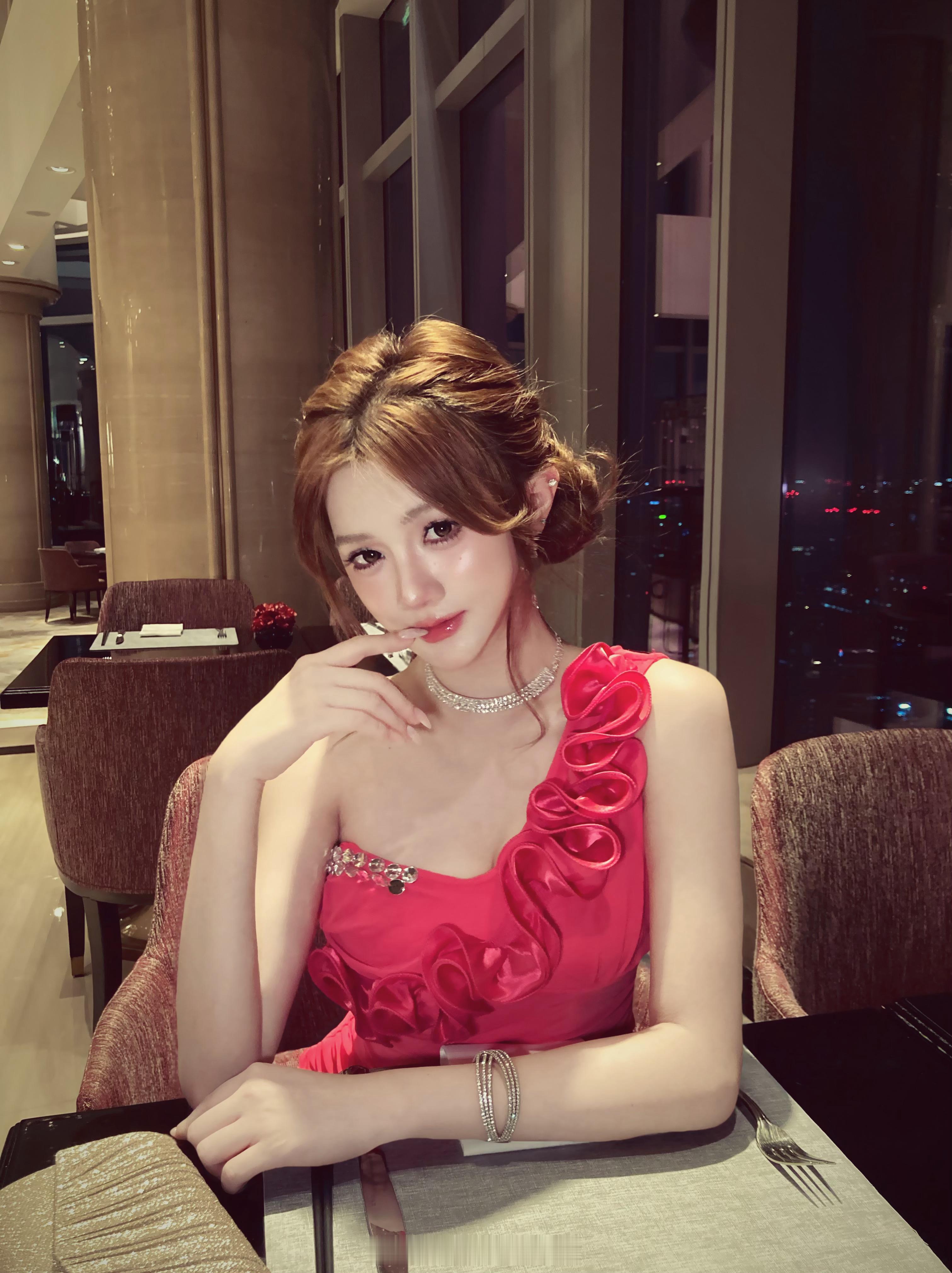 天塌下来也会打扮自己的女人