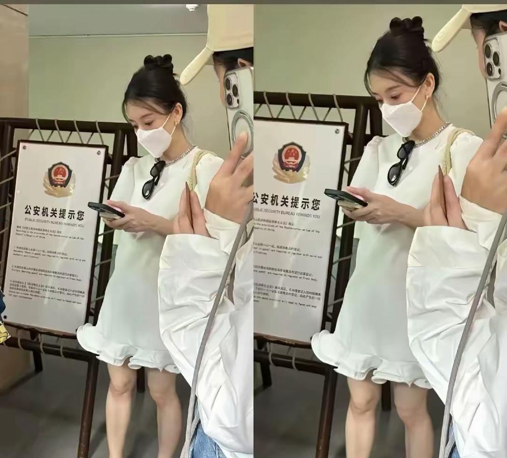 方媛挺着孕肚云南旅行，她穿小白裙动作灵活，小腿明显外翻！方媛怀孕少说也得有五六