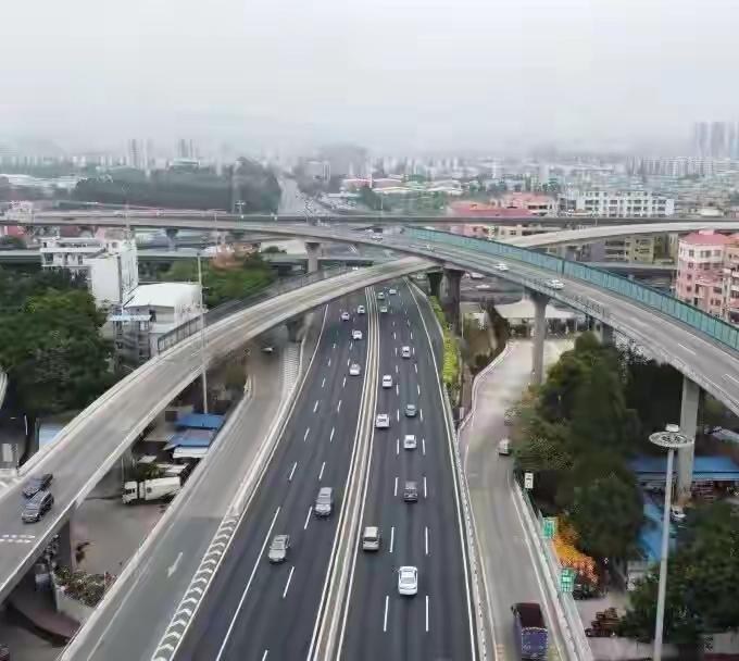 多地高速停止收费！但想等全国免费，可能还是想多了。近期，湖南长永高速、广州