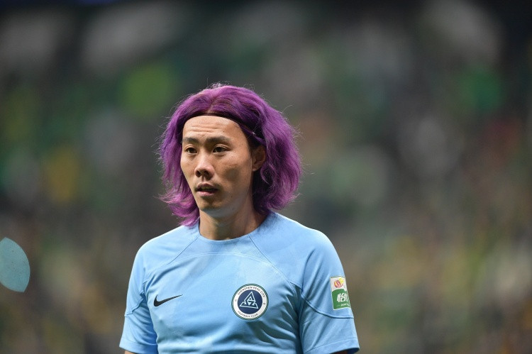 足球报: 李智、张煜东、刘斌、刘浪舟正在广州豹试训