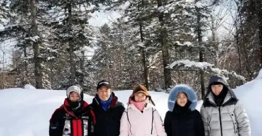 张艺谋和陈婷2011年在无锡低调领证，12月18号那天办完手续就回家。那会儿