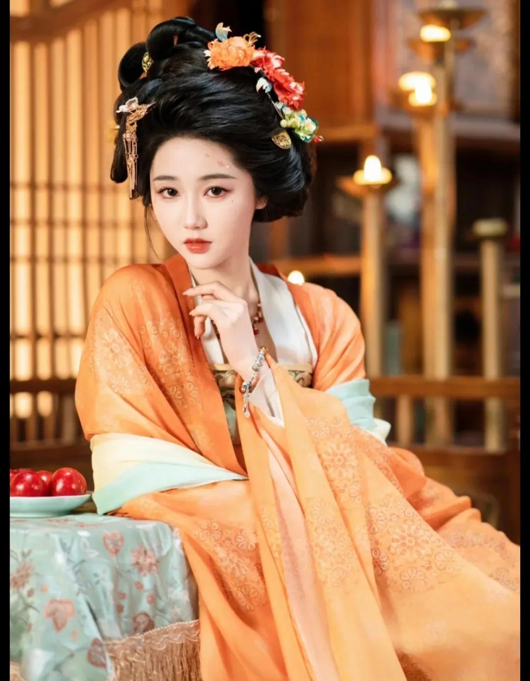 岳雨婷演的短剧，好看是好看，但是她有一个很明显的缺点，那就是她演的剧同质化太