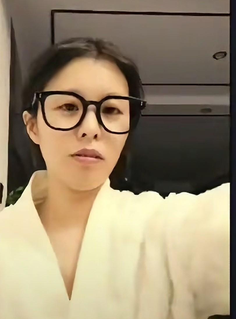 田静的妹妹更嚣张，“你们爱买不买，我还稀罕你们购买，你买完一次，我可以购买一艘游
