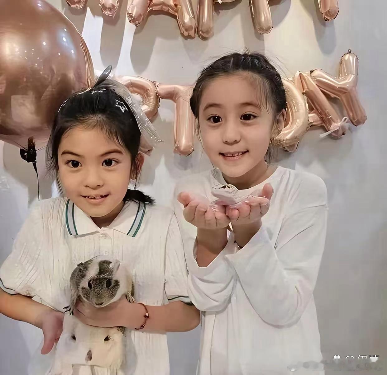 贾静雯晒小女儿8岁庆生照，牙齿不整齐需矫正，但眼睛好大像妈妈​​​
