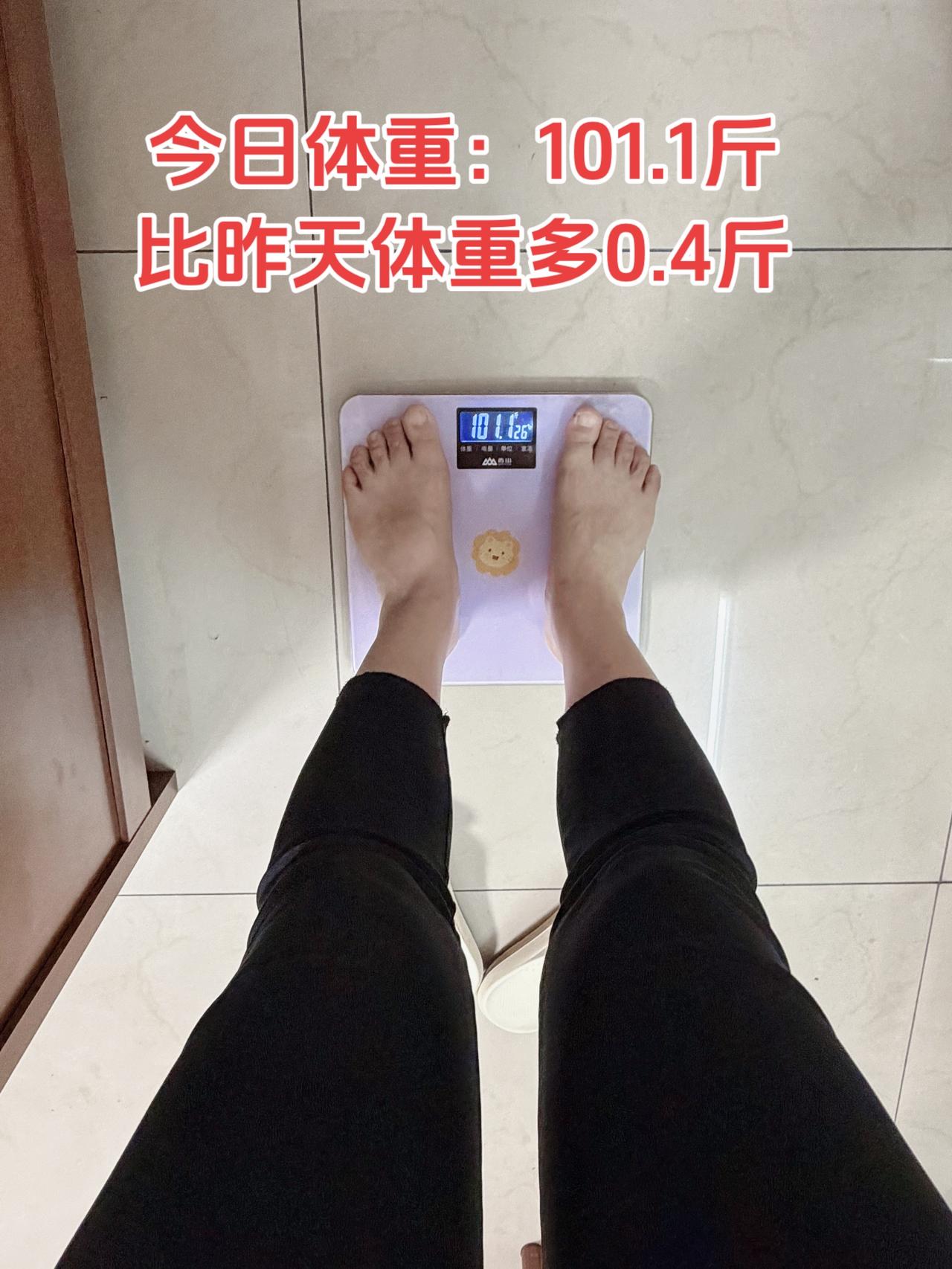 自律减脂健康餐，目标95斤，加油今日减脂早餐：玉米馒头+黄瓜+鸡蛋+牛奶体重