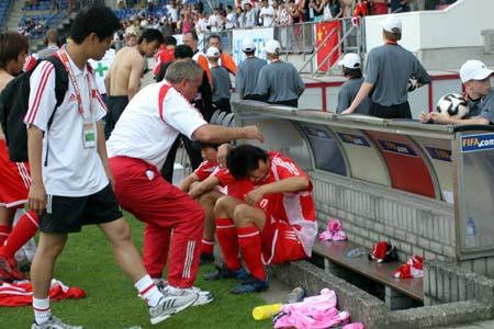 董方卓在国字号中，最让人记忆尤深的一个名场面，就是05年世青赛，当着所有媒体镜头