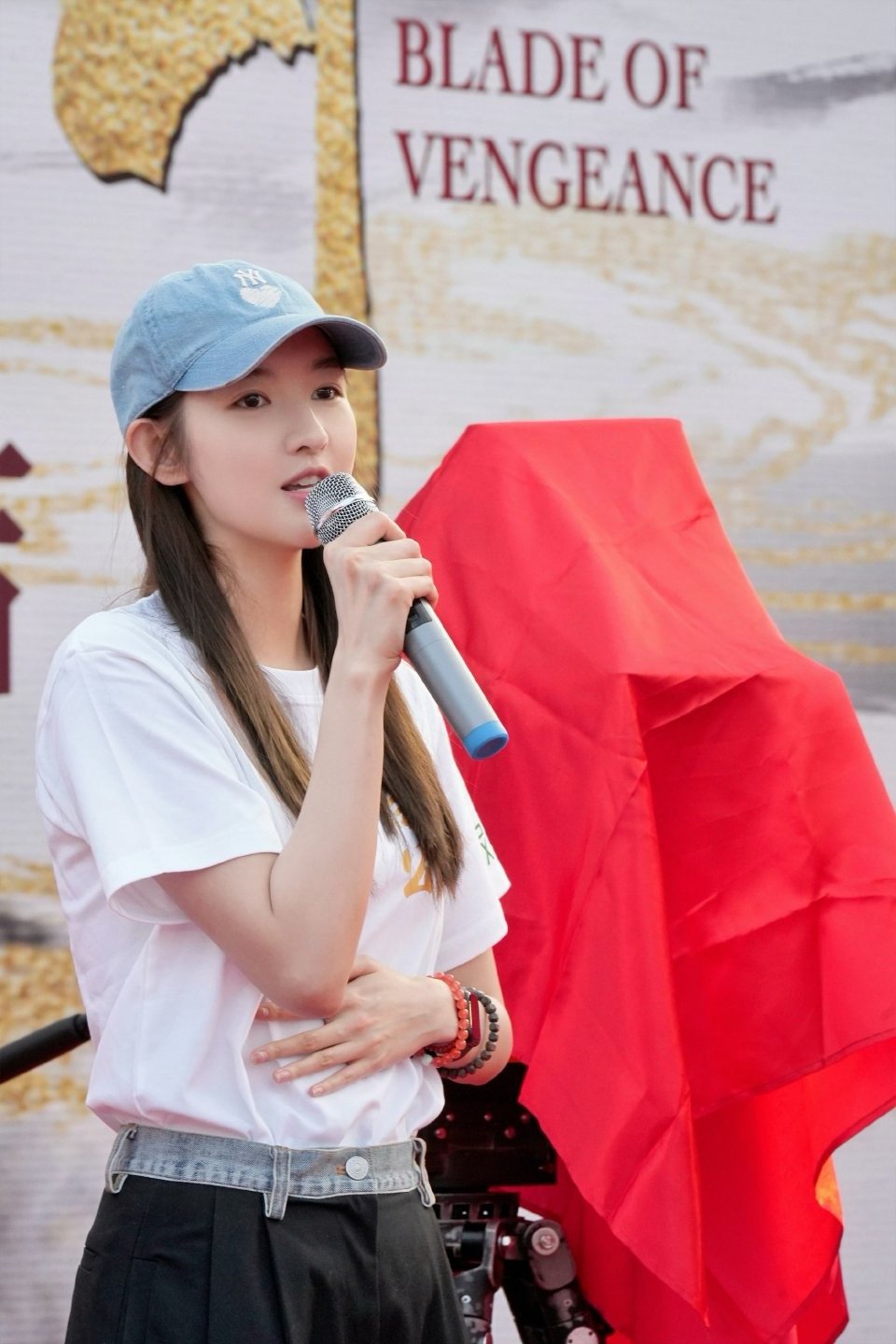 王玉雯终于又演古装剧了期待王玉雯在《白衣公卿》中的精彩表现，相信她会用演技证明