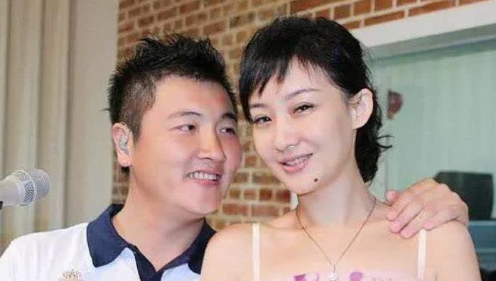 [点赞]2007年，孙楠对哺乳期的妻子买红妹说“我们离婚吧”。买红妹哭得撕心裂