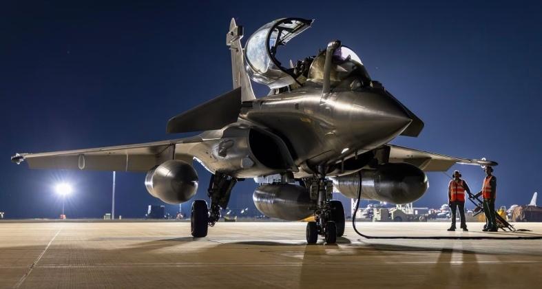 与F-35同台竞技，20国战机齐聚，印度阵风首次海外大考表现如何？2026年7月