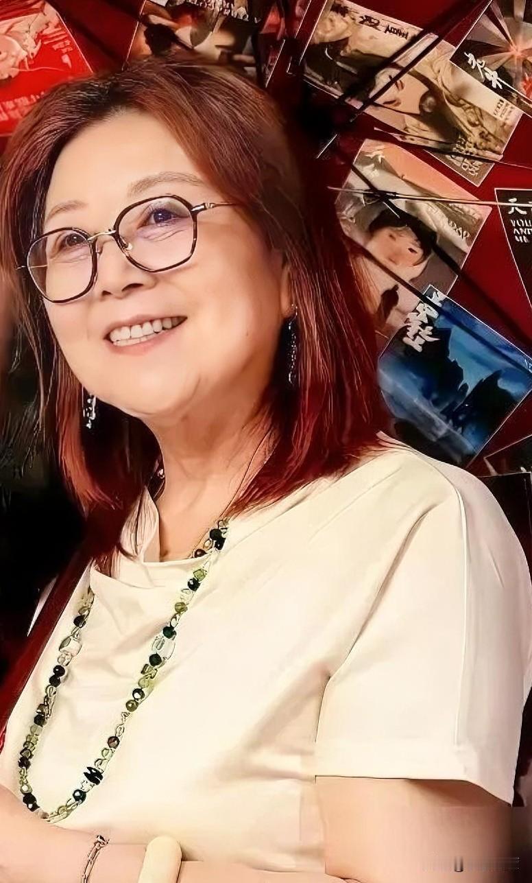 很多人都觉得陈婷命太好，19岁就跟着张艺谋，安心在家相夫生子，轻轻松松嫁入顶级圈