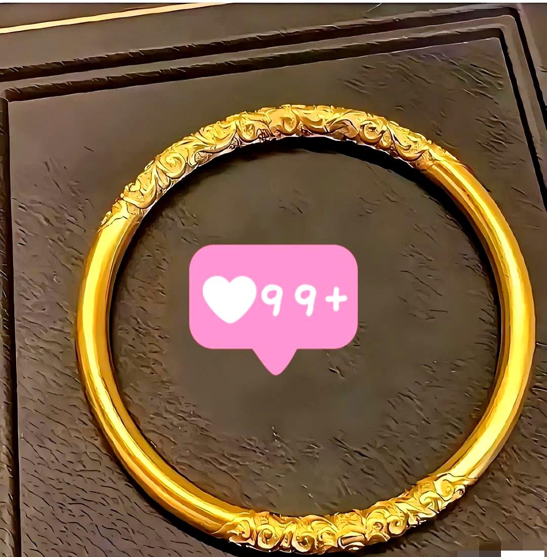 金价1360元，手工费再砍你一刀周大福一年关掉三百多家店，柜台小姐姐比顾