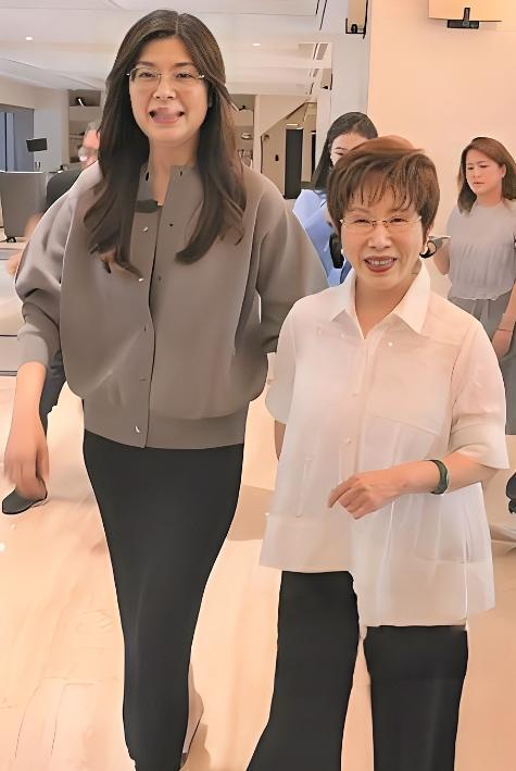 郑丽文令人意外地当选为国民党主席，将有可能推迟大陆武统台湾的时间。郑丽文主张两岸