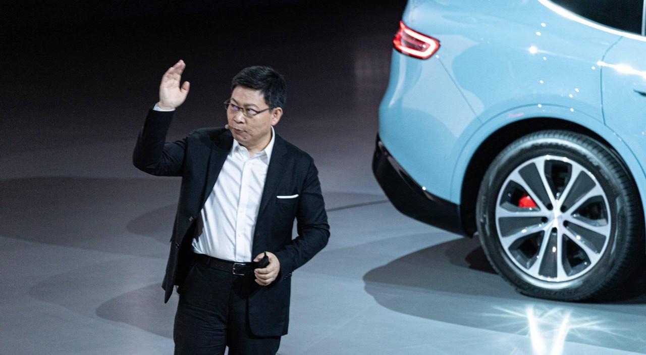 余承东忍了20天，终于开口了。 9月3日之后，他的微博里没有半个字和问界相关，
