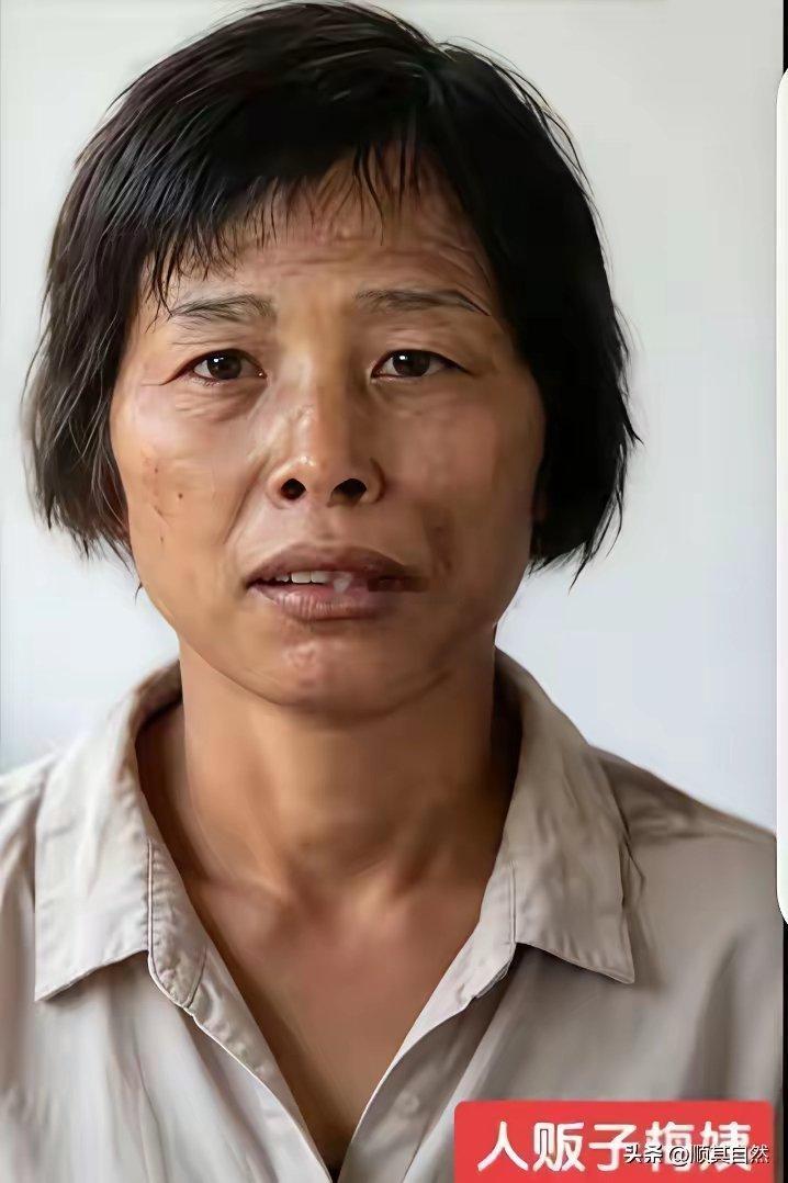 梅姨像谁为什么到河南就消失换了身份、外貌，还是多重户口，掩饰身份