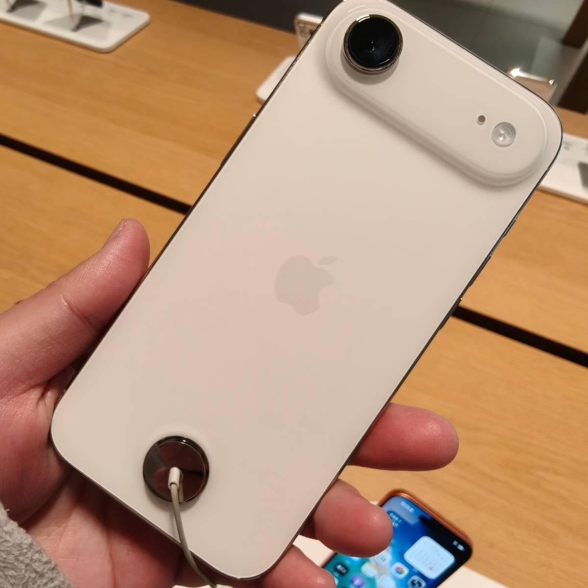 苹果暴跌2500！5499元拿下顶级iPhone香不香？顶级苹果跌成小米