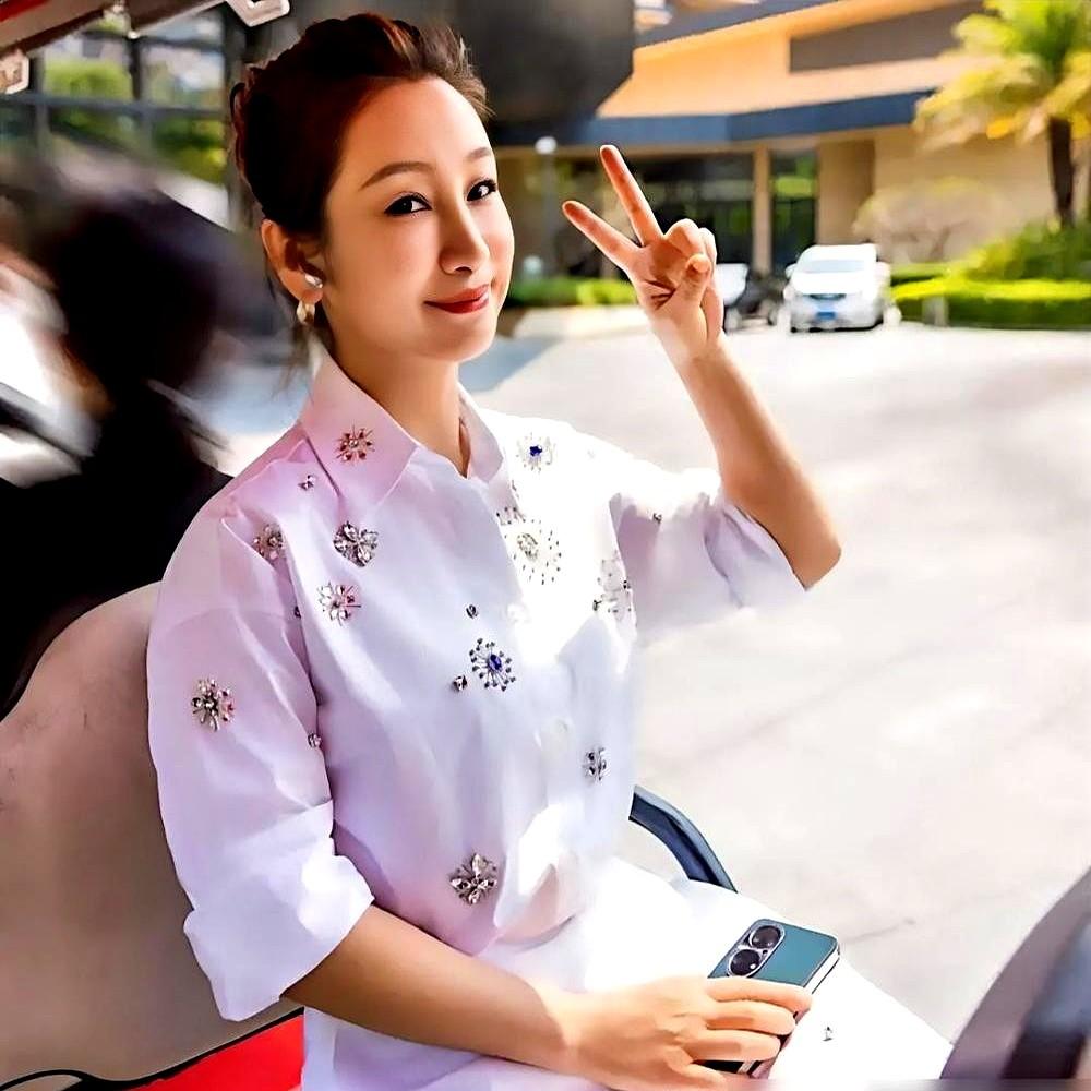 配角拿了白玉兰奖，主角却成了背景板，这事儿太扎心了。电视剧《主角》一播，豆瓣