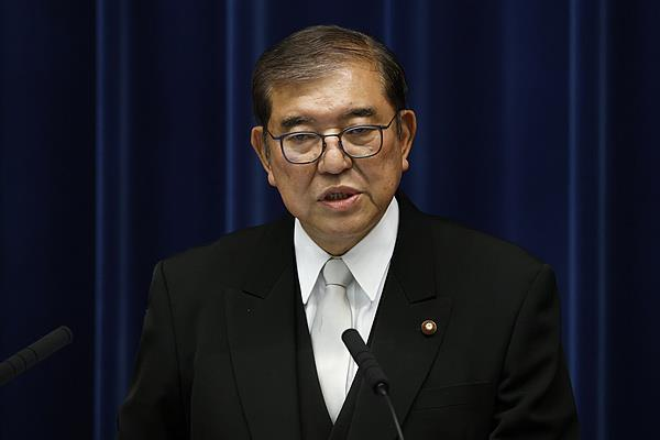 石破茂本来就不想当首相，硬被推上去，6月29日日本最新公布的民意调查显示，首相
