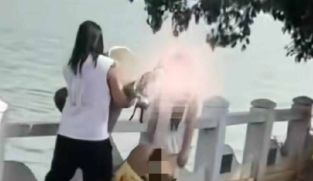 4月19日，昆明一男子通过扫码租了一辆共享电动自行车，他带着女友仅骑行10分钟左