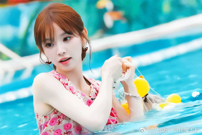 把少女的温柔，定格在镜头里田曦薇​​​