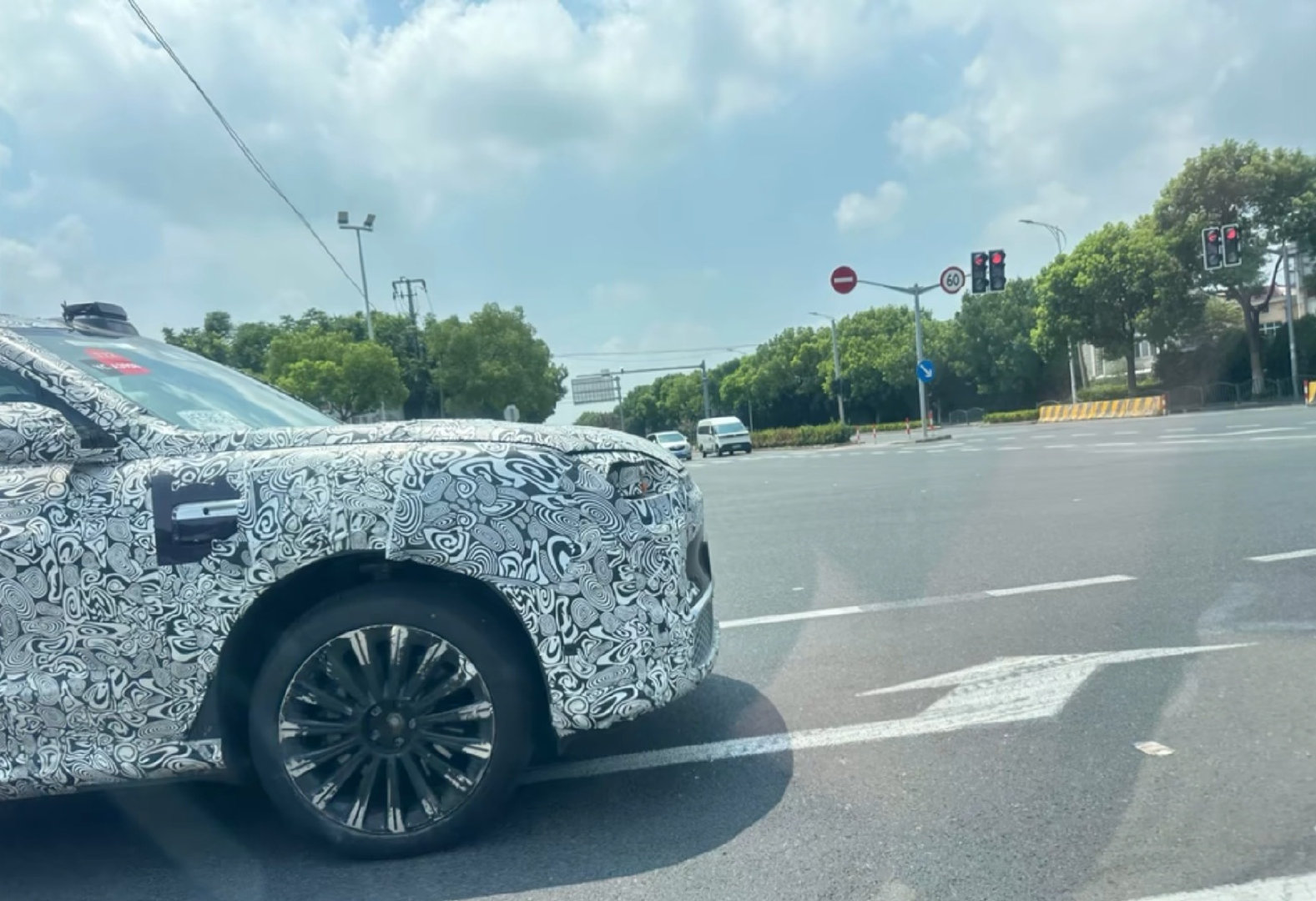 好家伙问界这是在干什么？三颗896装在车上？这是有大动作吗？
