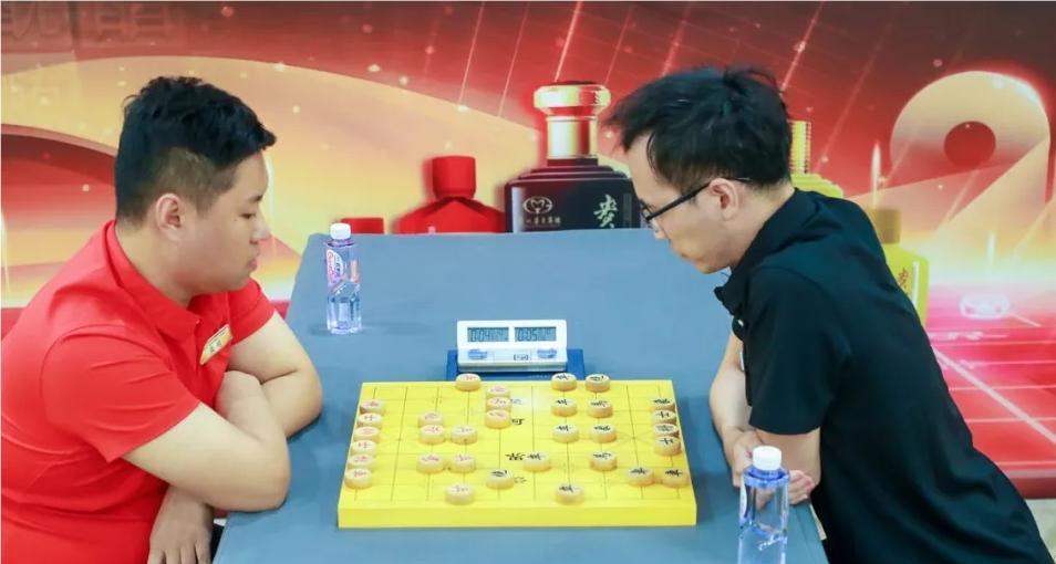 买卖棋案宣判，赵鑫鑫4年9个月，比王天一多2年，只因动了孩子的棋盘？有人认为，